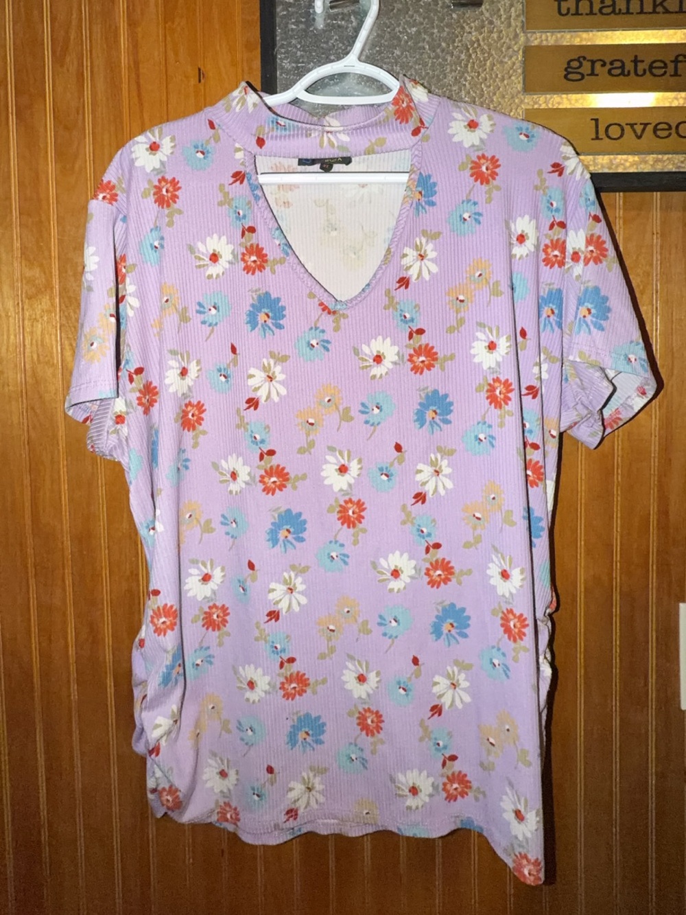 B Famous Floral V-Neck Short Sleeve Top - Lavender
